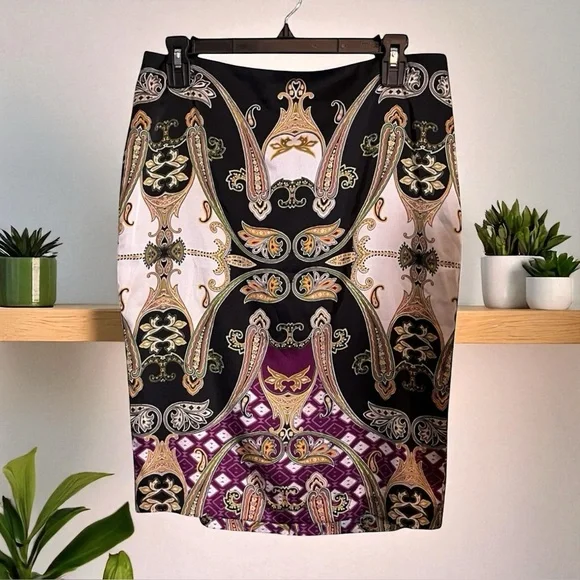 Vince Camuto Skirt.Baroque Paisley Print. Lined. Zip Up Back. Size 4 - Picture 1 of 6